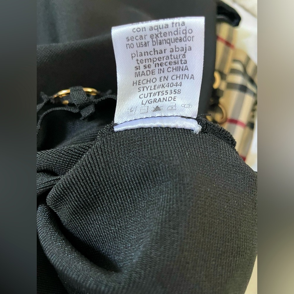 Elegant Black Backless Dress with Intricate Neckline - Picture 5 of 6